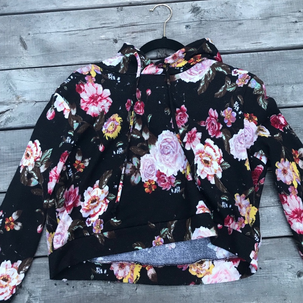 BEAUTIFUL JACKET WITH FLOWERS